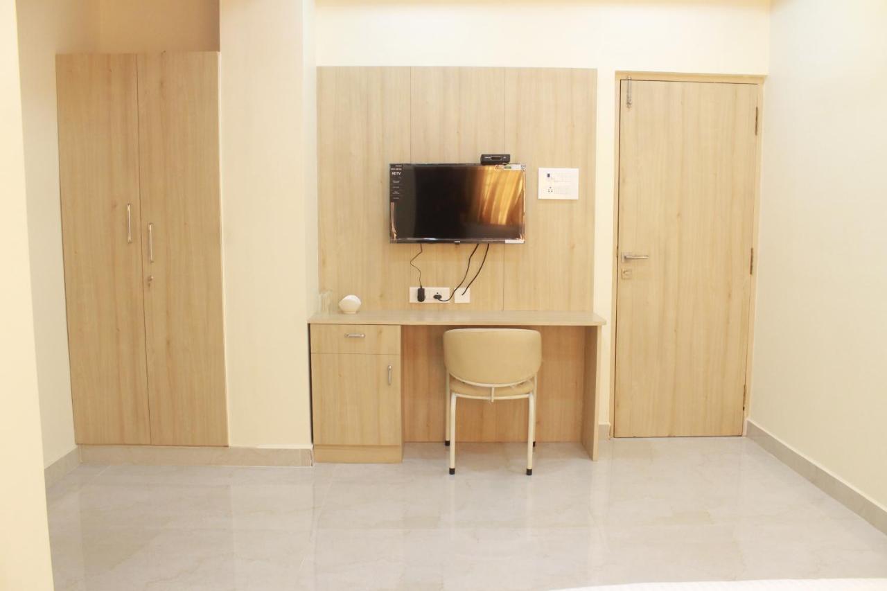 Hotel Jfive Residency à Chennai Extérieur photo