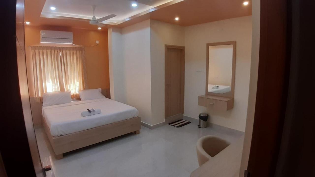 Hotel Jfive Residency à Chennai Extérieur photo