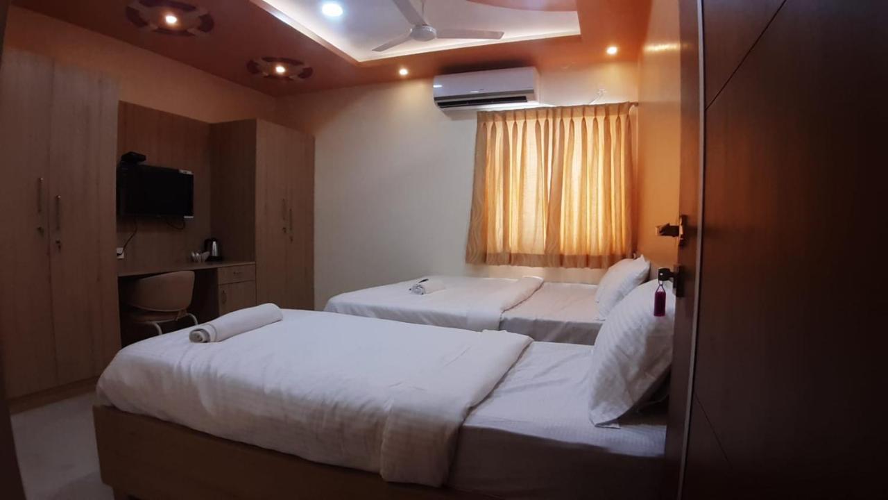 Hotel Jfive Residency à Chennai Extérieur photo