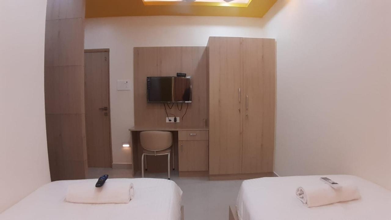 Hotel Jfive Residency à Chennai Extérieur photo